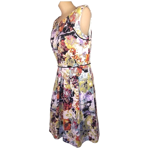 Tahari Floral fully lined lightweight pleated swing dress - Picture 3 of 10